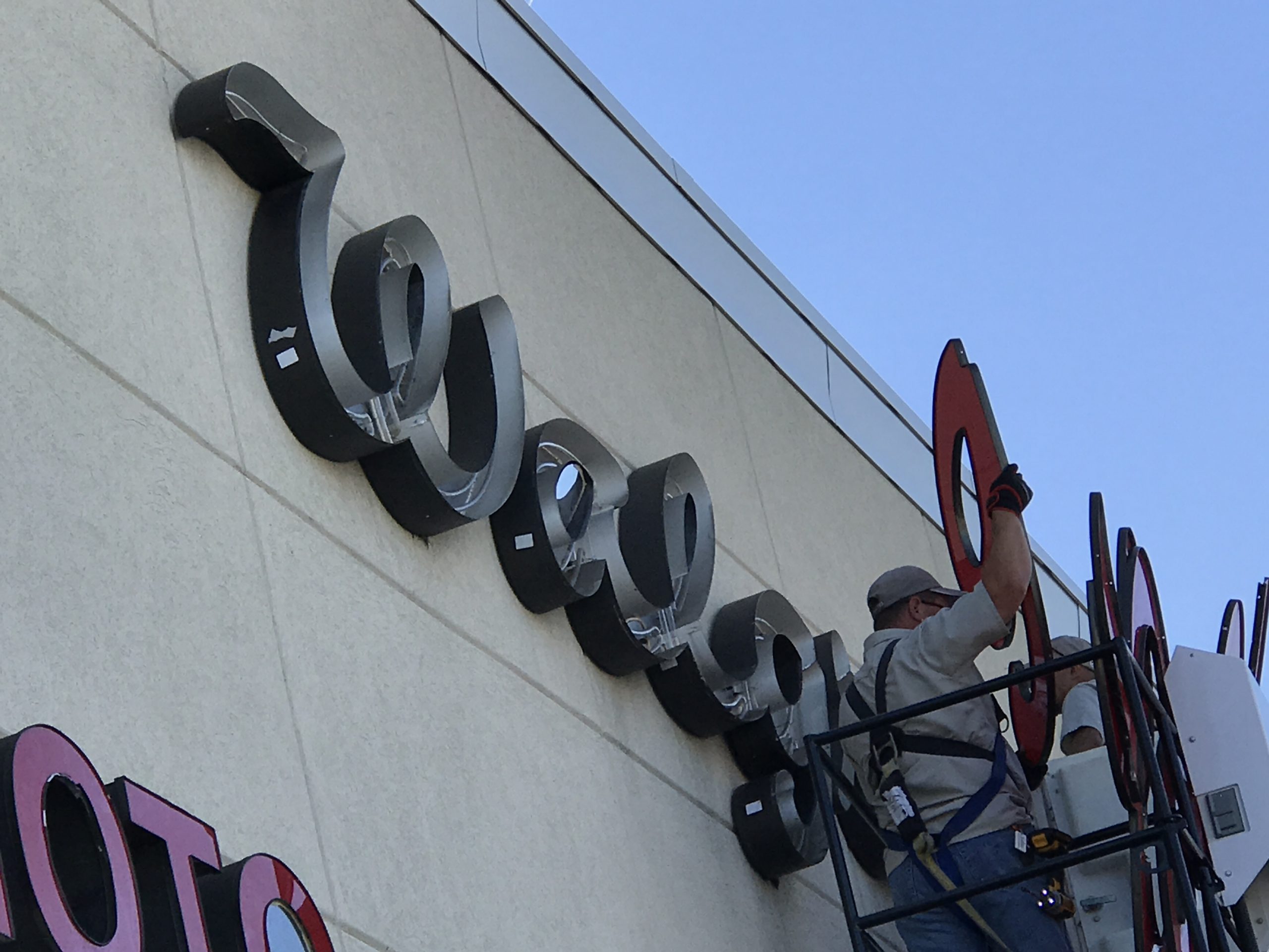 what to know when managing a signage program