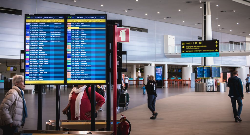 airport digital signage