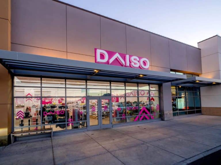 Daiso Storefront Signage Lit